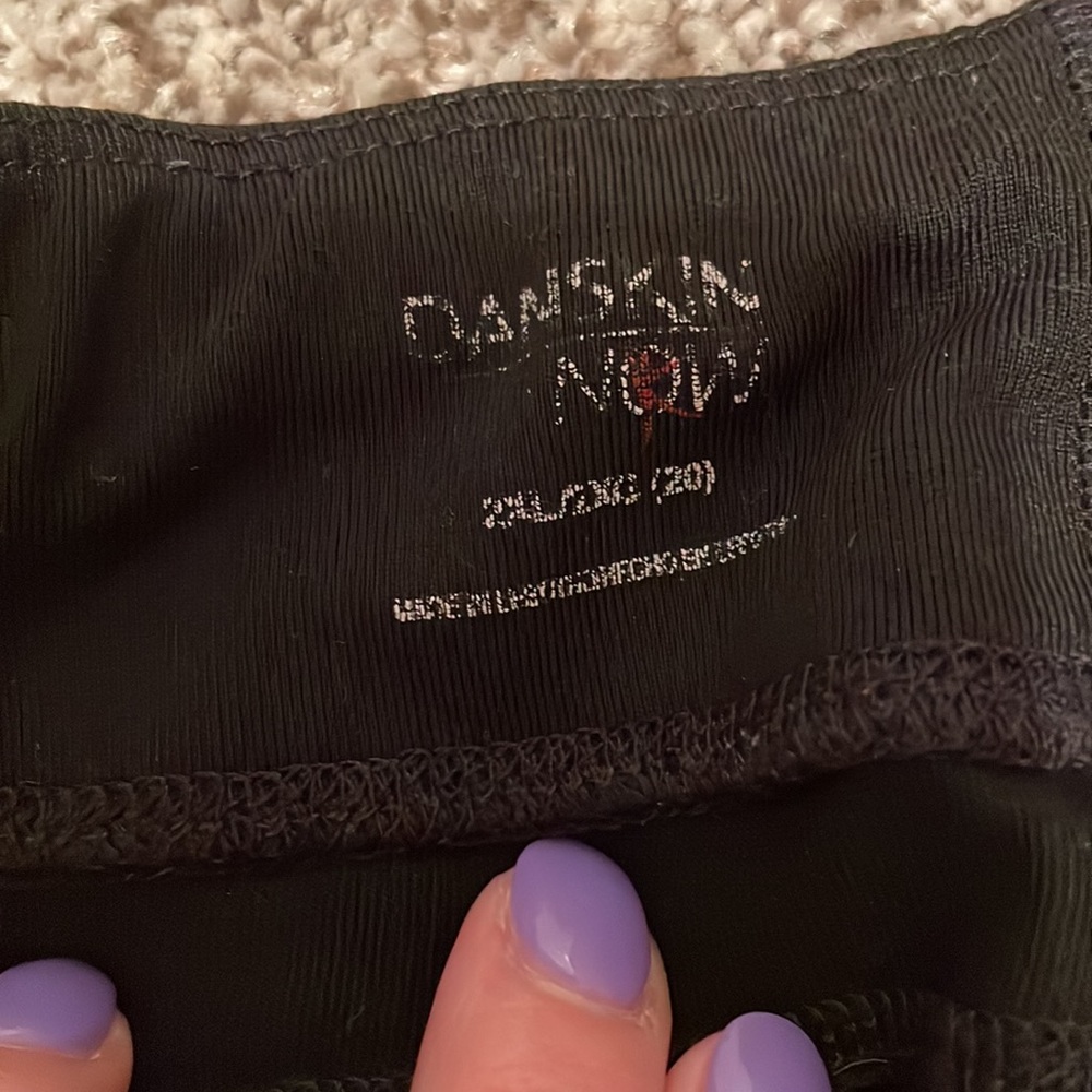 Black crop yoga pants - Picture 2 of 3